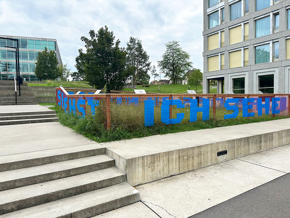 Design intervention by HGK students on the FHNW campus in Brugg-Windisch: project “Der Auftakt” (2023), presentation of discreet but ecologically important small animals in a zoo format.